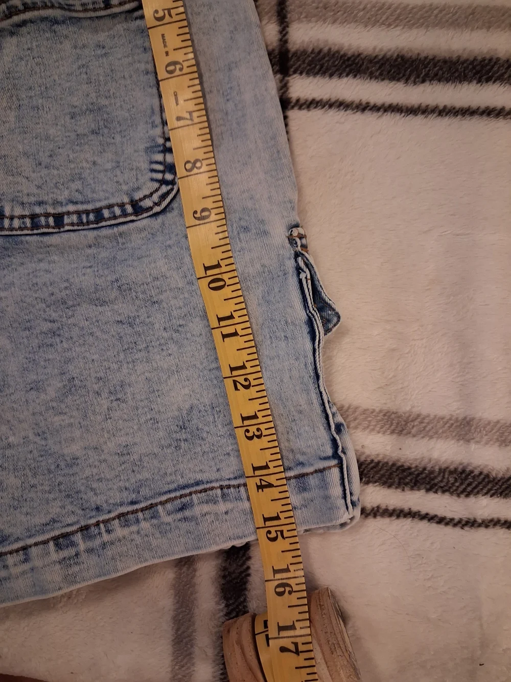 Flamingals Light Wash Denim Cargo Shorts - Picture 4 of 7